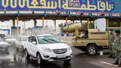 کرونا در ایران؛ مشکل سفر‌های نوروزی، رزمایش ارتش برای مقابله با 'حمله بیولوژیک'