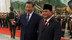 Presiden China Xi Jinping (Kiri) dan Presiden Indonesia Prabowo Subianto 