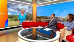 Carol Kirkwood en un programa de la BBC
