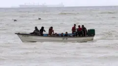 Barco con migrantes venezolanos