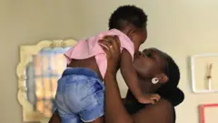 Mama wey dey kiss her pikin