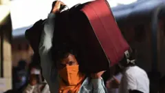 પ્રવાસી મજૂરોની પ્રતીકાત્મક તસવીર