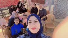 الناجية الوحيدة من هذه العائلة هي خديجة أحمد عبد الهادي دربيه، التي قامت بالتقاط الصورة السيلفي.