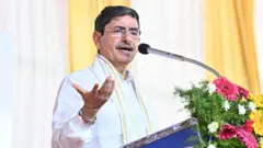 ஆளுநர் முன்னிலையில் பட்டியலினத்தோருக்கு பூணூல்: என்ன நடந்தது?