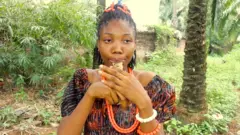 Oluomachi Odimegwu ji ọja n'aka na-egbu ya.