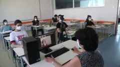 okulda öğrenciler