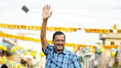  दिल्ली के मुख्यमंत्री अरविंद केजरीवाल