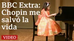Niña tocando el piano