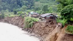 बाढीले कटान गर्दा आएको पहिरो