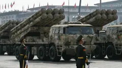 બીબીસી ગુજરાતી ચીન રશિયા જિનપિંગ વ્લાદિમીર પુતિન બીજિંગ મિલિટરી પરેડ સૈન્ય હથિયાર મિસાઈલ વિમાન સબમરીન ચાઈનીઝ નેવી