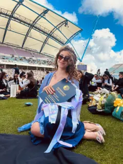 Lara Goulart, 21 anos