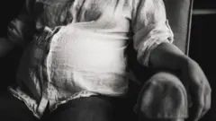 অন্তঃসত্ত্বা এক নারী