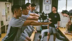 ဖြစ်ရပ်မှန်တွေကို ချဲ့ကားထားတာသာဖြစ်ပြီး တောင်ကိုရီးယားစစ်တပ်အတွင်း အခြေအနေတွေက ပြီးခဲ့တဲ့ ဆယ်စုနှစ်ကာလအတွင်း ပိုမို ကောင်းမွန်လာခဲ့တယ်ဆိုတဲ့ ငြင်းခုံပြောဆိုမှုတွေလည်း ရှိနေ