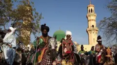 Sarakuna su ne ke jagorantar al'umma ta fannin mulki da addini a tarihin ƙasar Hausa