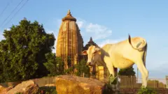 खजुराहो में एक गाय