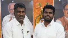 தமிழ்நாடு பாஜக தலைவர் கே. அண்ணாமலையுடன் கோவை மாவட்ட பாஜக தலைவர் பாலாஜி உத்தம ராமசாமி. (இடது)
