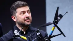 Зеленский с новыми дронами на заводе по их призводству