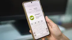Tela do app Reclame Aqui mostra 'Faça a sua busca' por 'empresas' e 'reclamações'