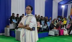 तृणमूल कांग्रेस प्रमुख और मुख्यमंत्री ममता बनर्जी दिल्ली में एसआईआर के पीड़ितों के साथ