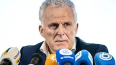 پیتر آر دو وریز