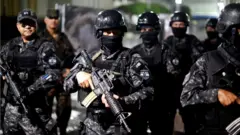 Policias de El Salvador