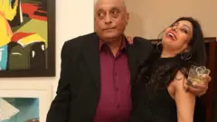 પોતાની હાઉસ પાર્ટીમાં ભાઈચંદ પટેલ.