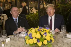 Trump e Bolsonaro em 2020, durante jantar em Mar-a-Lago, na Flórida