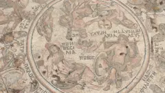 لوحة الفسيفساء التي عُثر عليها