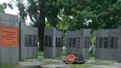 মুক্তিযুদ্ধে ঢাকা বিশ্ববিদ্যালয়ের শহীদ শিক্ষক-শিক্ষার্থীদের স্মরণে নির্মিত স্তম্ভ