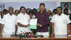 அதிமுக