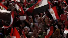 خرج ملايين المصريين، في 30 يونيو/حزيران 2013، للمطالبة برحيل أول رئيس مدني منتخب