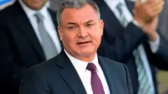 وزير الأمن المكسيكي السابق جينارو غارسيا لونا مدان بالتهاون مع عصابات تجارة المخدرات