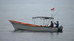 Embarcação pesqueira venezuelana fotografada em setembro