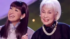 Nữ danh ca Thái Thanh (trái) và con gái - ca sĩ Ý Lan