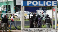 La police nigériane lors d'une manifestation