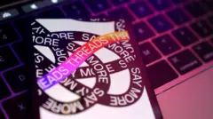 Клавиатура и смартфон