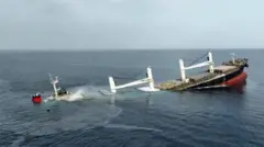 হুথিদের প্রকাশিত ফুটেজে জাহাজ ডুবে যাওয়ার দৃশ্য 