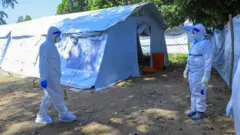 Ogeeyyii fayyaa qaamni isaanii guutuun uffata adii hakiimotaan golgame