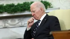 அமெரிக்க அதிபர் ஜோ பைடன் வீட்டில் நடந்த 13 மணிநேர சோதனை: 6 ரகசிய ஆவணங்கள் கண்டுபிடிப்பு