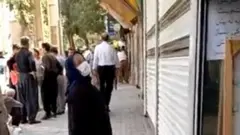 در ادامه اعتراض‌ها به جان باختن مهسا امینی گزارش‌ها و تصاویری از اعتراضات در شماری از شهرهای کردستان متتشر شده 