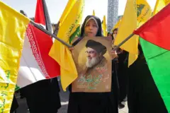 İranın İsrailə raket zərbələrindən sonra Tehranda nümayiş keçirilib