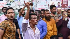 রাজনৈতিক কর্মীর মিছিল 