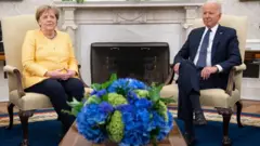 Merkel fi Baayidan, Waayit Haawus keessatti