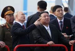 Vladimir Putin y Kim Jong-un con otras personas.