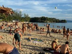 บีบีซีไทยสำรวจเกาะพะงัน ในวันที่ชาวอิสราเอลทำให้บางพื้นที่ "กลายเป็นเทลอาวีฟย่อม ๆ"