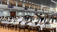 د پلازمېنې کابل لویې جرګې په تالار کې په دې مناسبت ځانګړې غونډه وشوه، چې د طالبانو حکومت لوړپوړي چارواکي په کې یو ځای شوي وو او ویناوې وشوې.