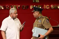 දේශබන්දු තෙන්නකෝන්ගේ ශ්‍රී ලංකාවේ 36 වැනි පොලිස්පහිවරයා ලෙස අද (පෙබරවාරි 29) රාජකාරි ආරම්භ කිරීමට නියමිතයි.