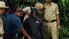 புகார் கூறியவரை சிறப்பு புலனாய்வு குழுவினர் அழைத்துச் சென்ற காட்சி 