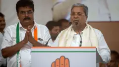 سیاستمدار هندی پشت تریبون 