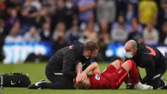 Matashin dan wasan Liverpool  Harvey Elliott ya ji wani mummunan rauni a wasan da kungiyar ta yi da Leeds United a 2021